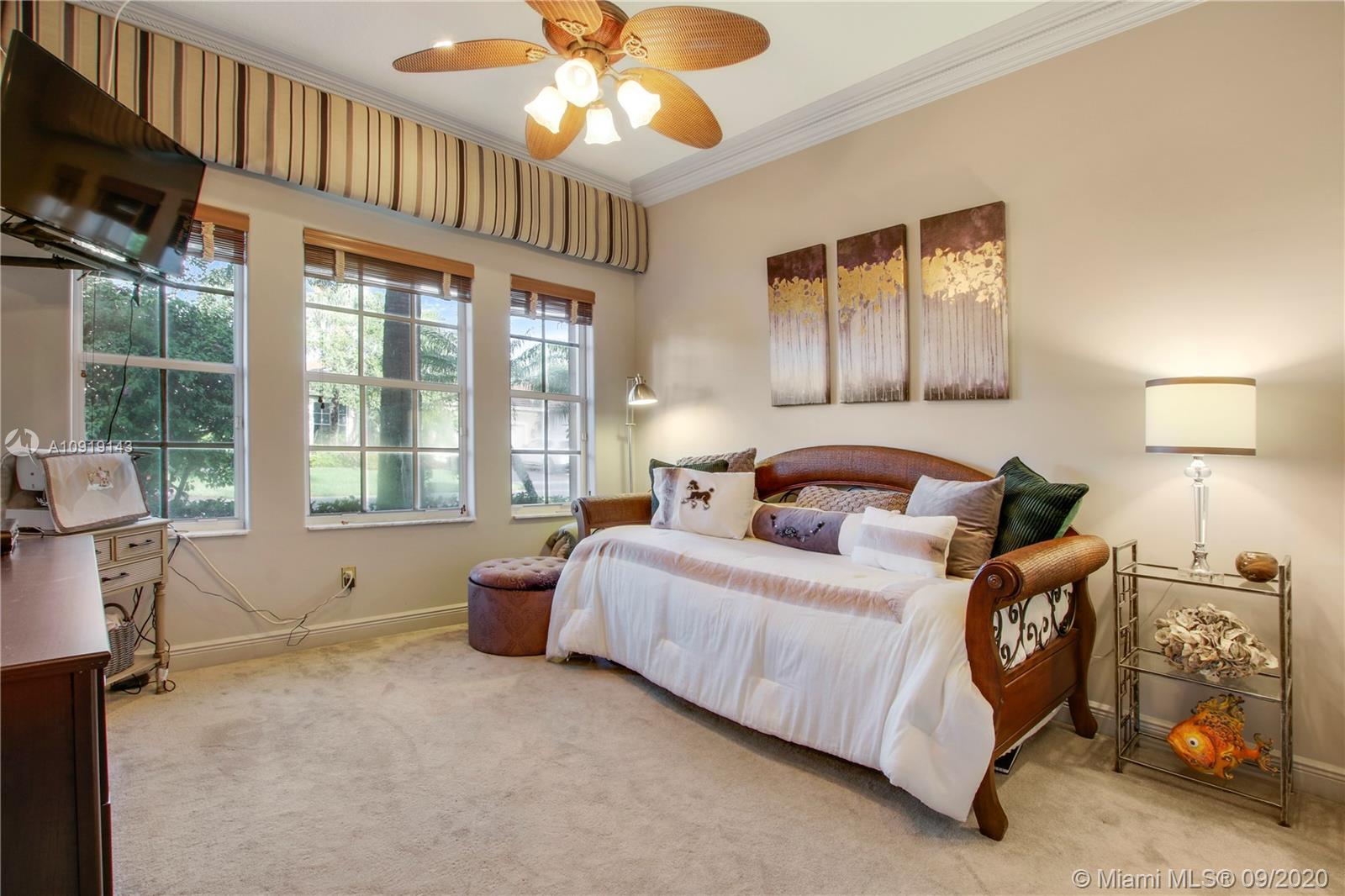 VALENCIA SHORES 3 - Residential