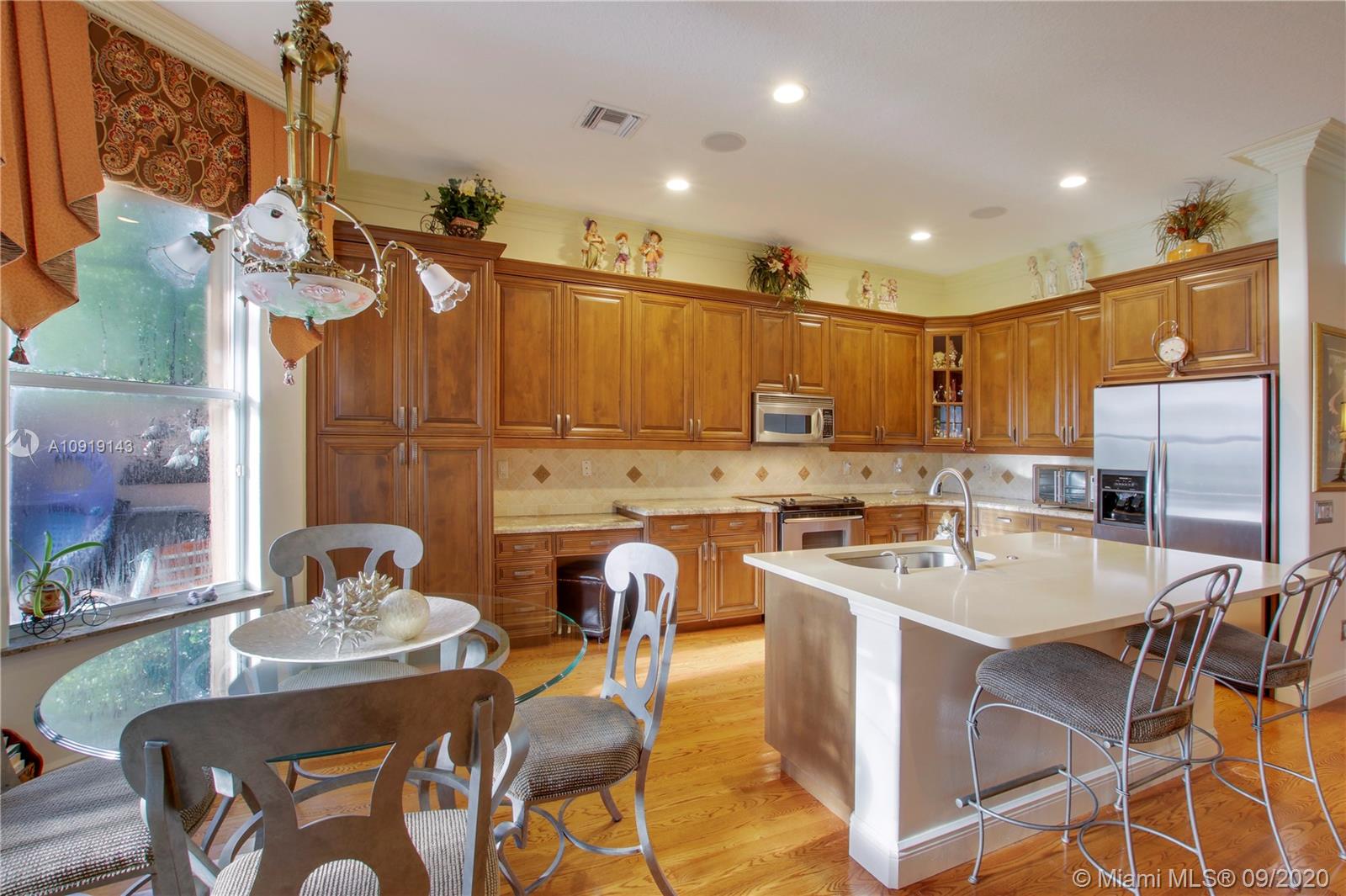 VALENCIA SHORES 3 - Residential