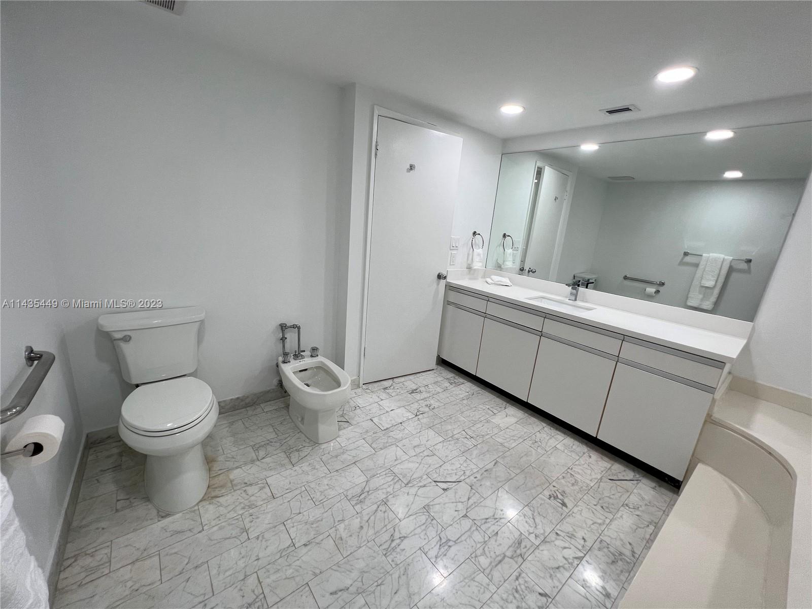 NINE ISLAND AVENUE CONDO - Residential