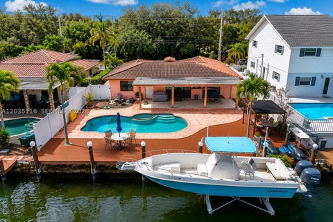 Photo of 2447 SE 15th St, Pompano Beach, FL 33062 (MLS # A12035116)