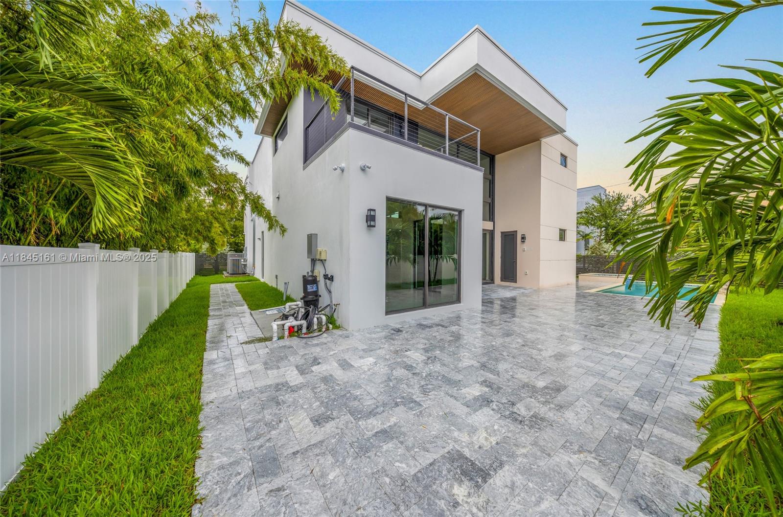 MACARTHUR PARK - Residential