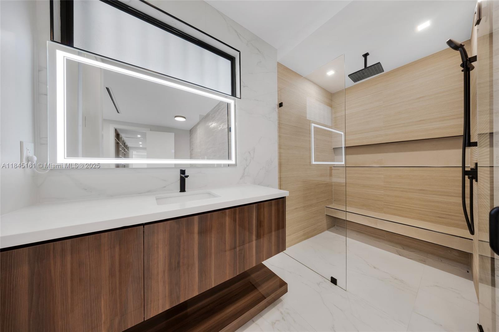 MACARTHUR PARK - Residential