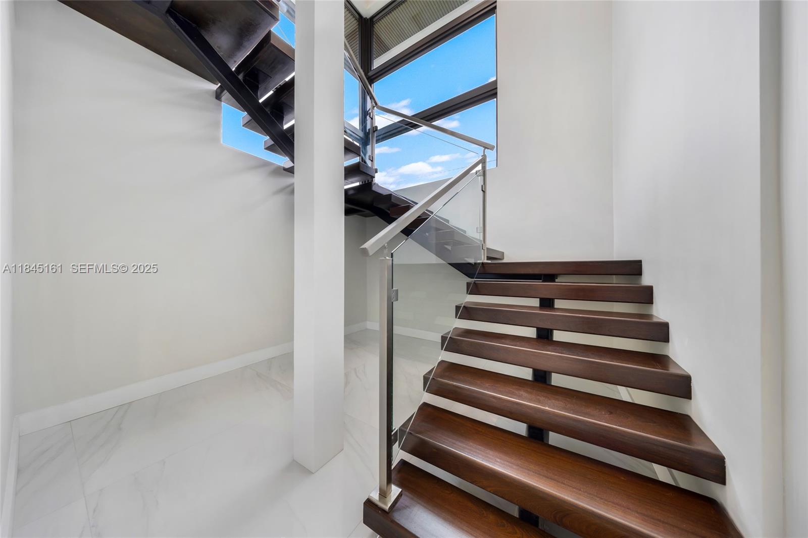 MACARTHUR PARK - Residential