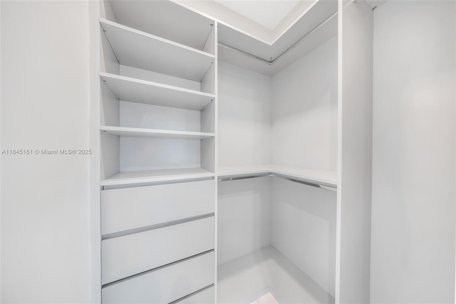 MACARTHUR PARK - Residential