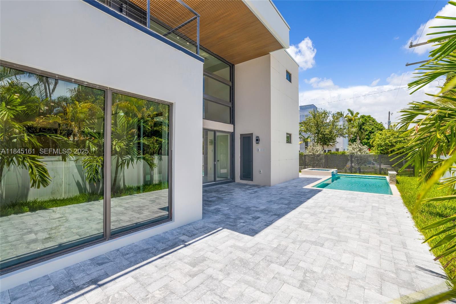 MACARTHUR PARK - Residential