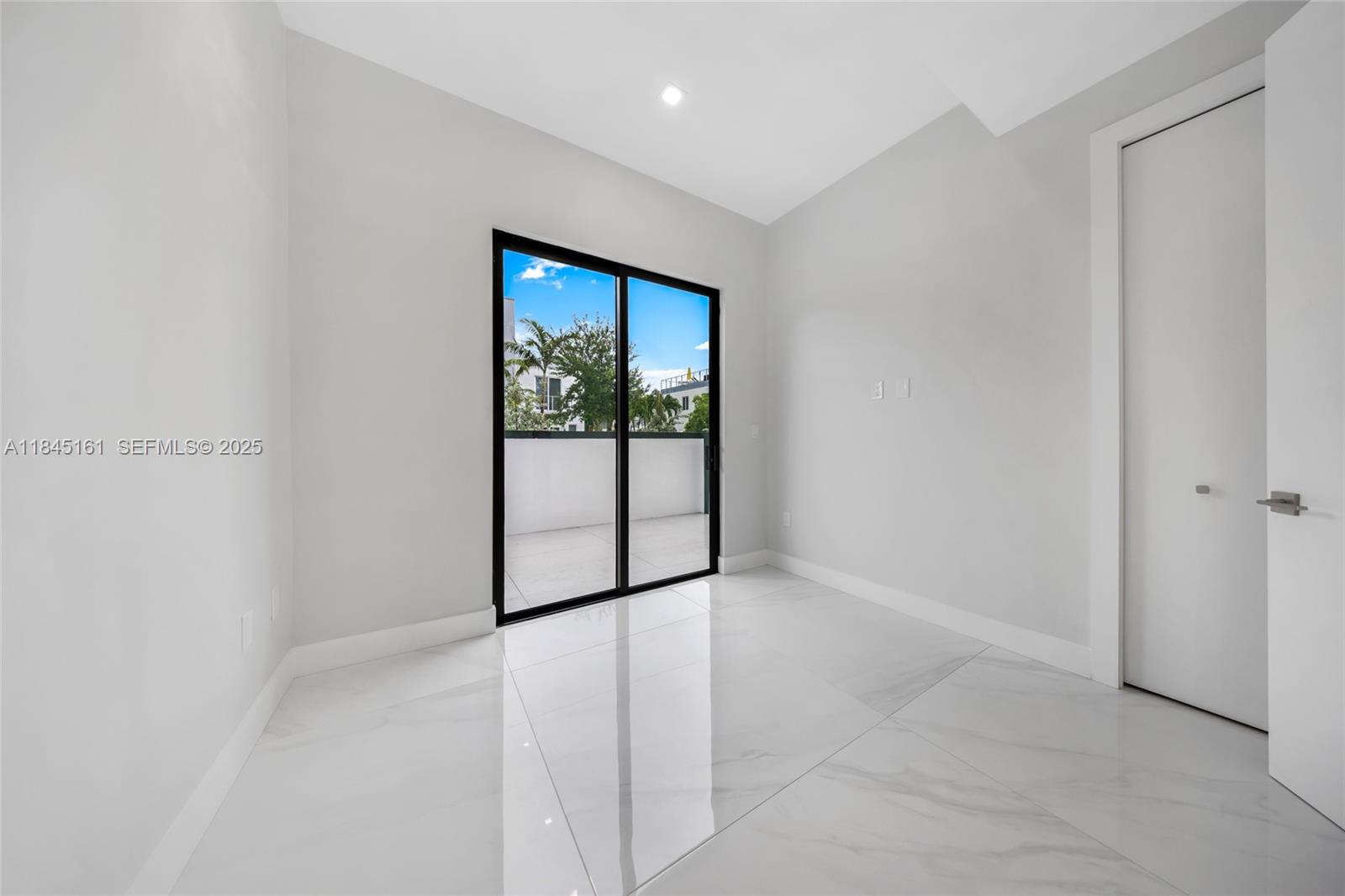 MACARTHUR PARK - Residential