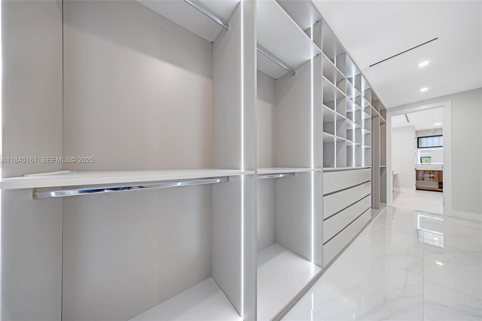 MACARTHUR PARK - Residential