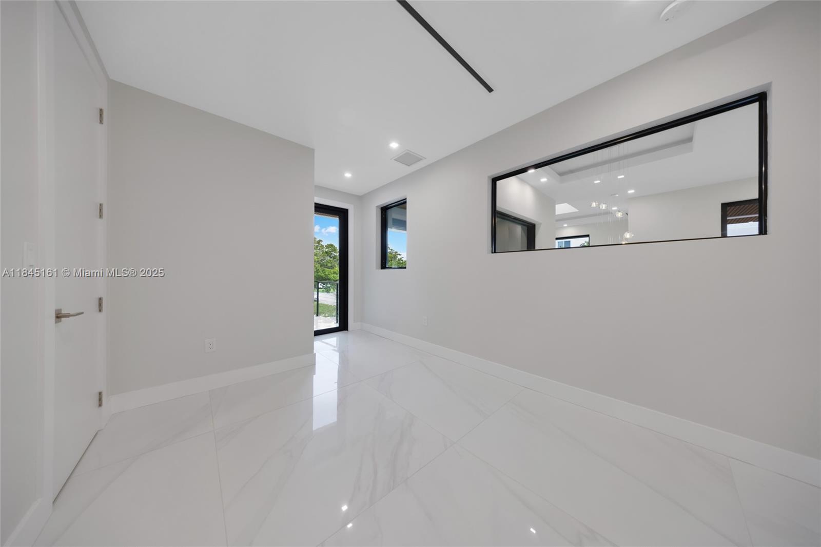 MACARTHUR PARK - Residential