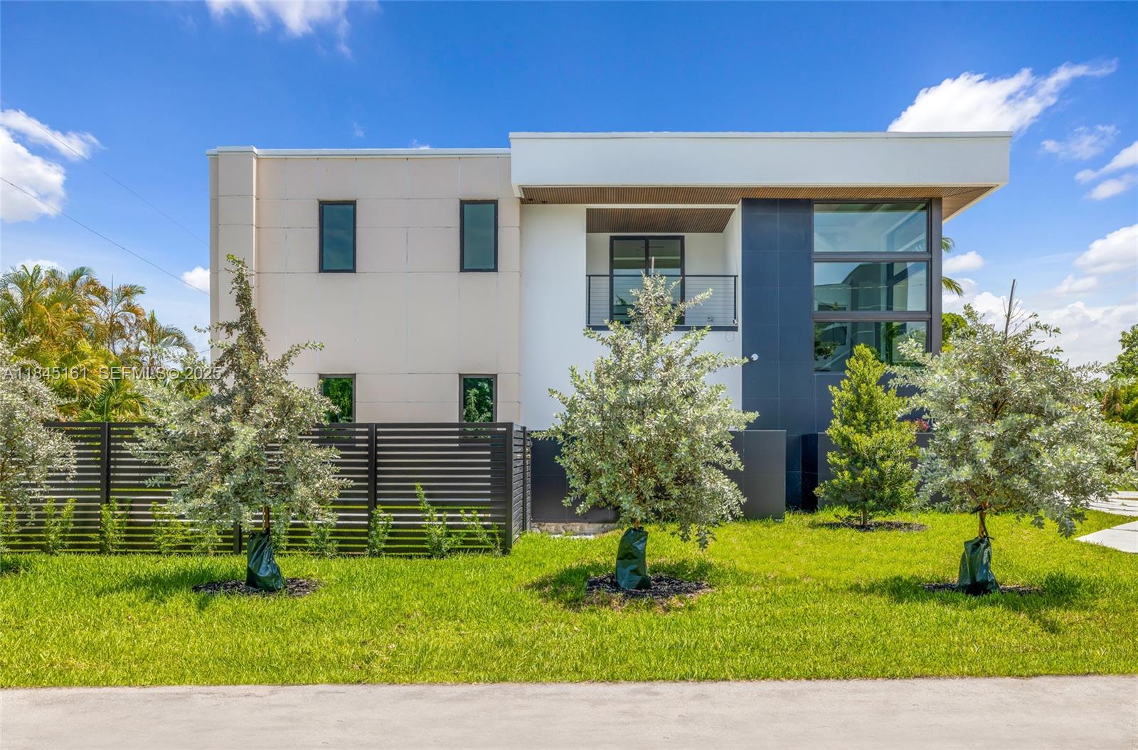 MACARTHUR PARK - Residential