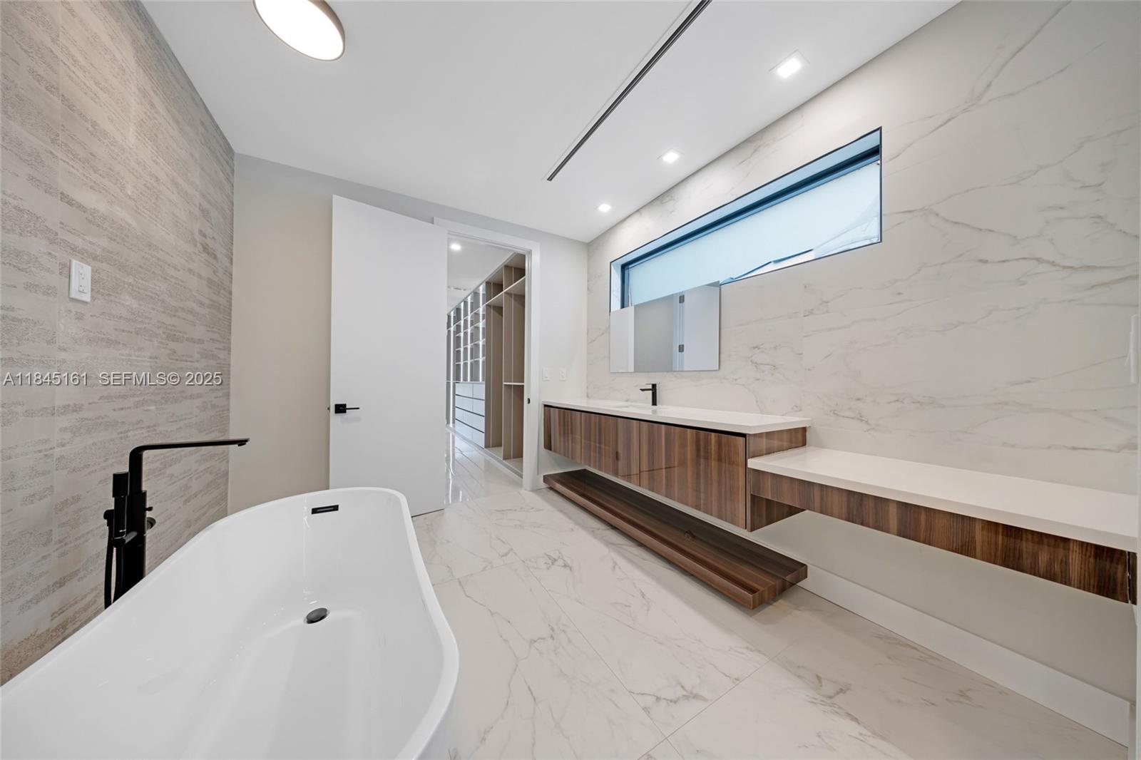 MACARTHUR PARK - Residential