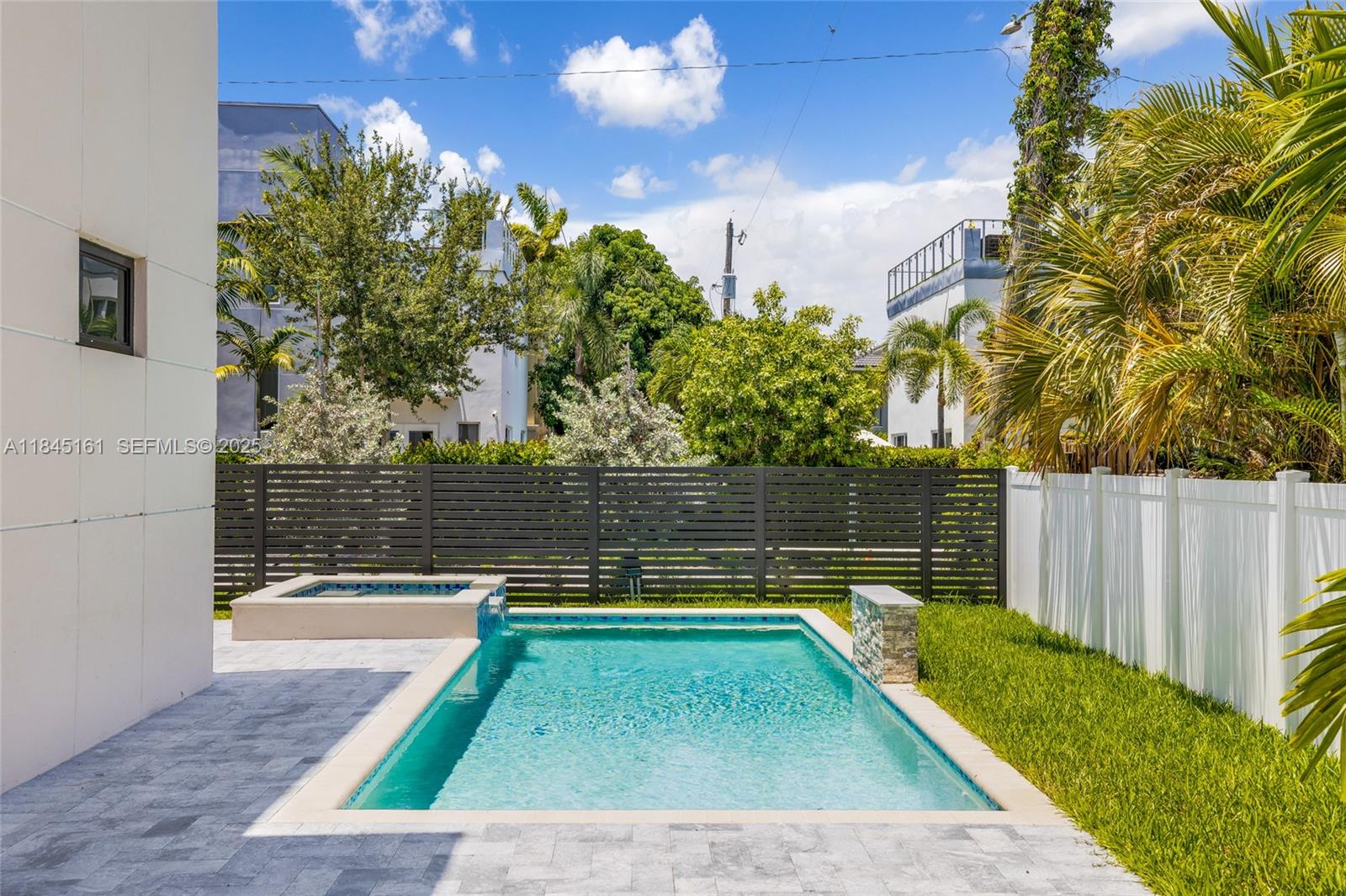 MACARTHUR PARK - Residential