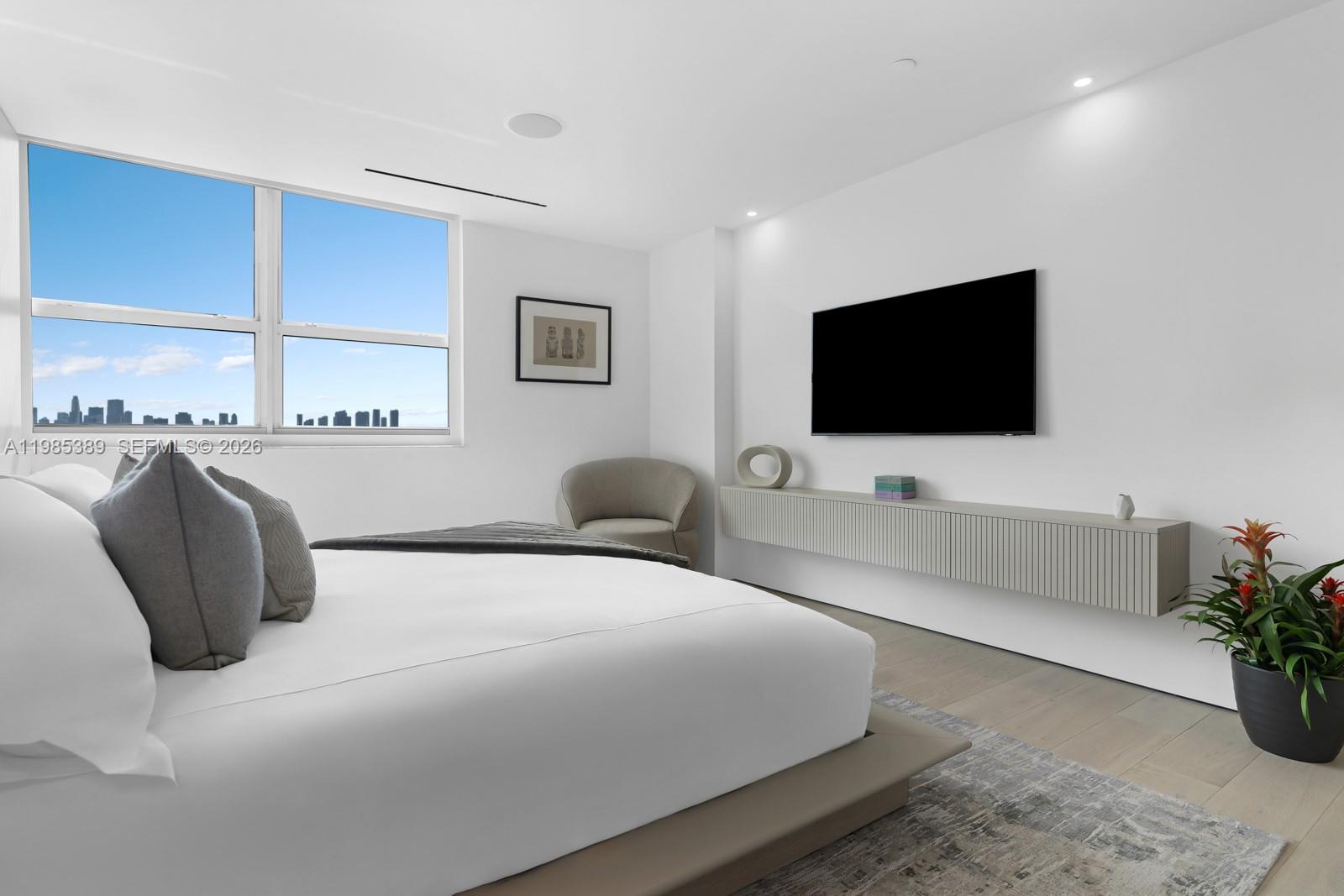 THE FLORIDIAN CONDO - Residential Lease