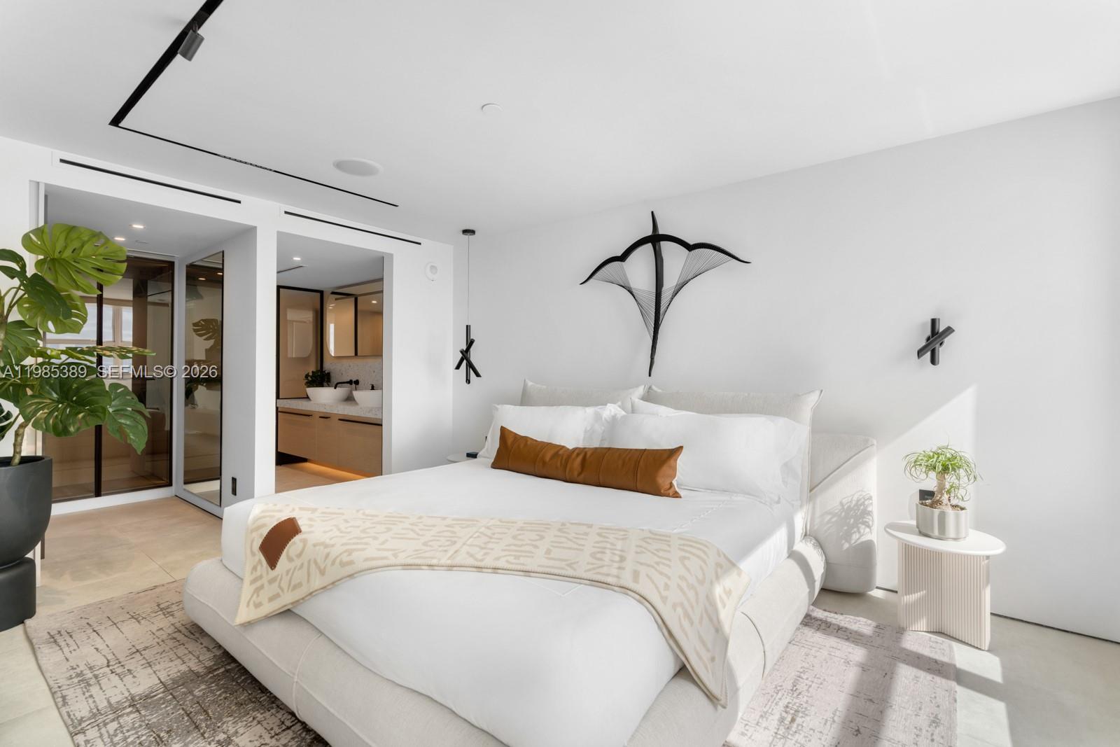 THE FLORIDIAN CONDO - Residential Lease