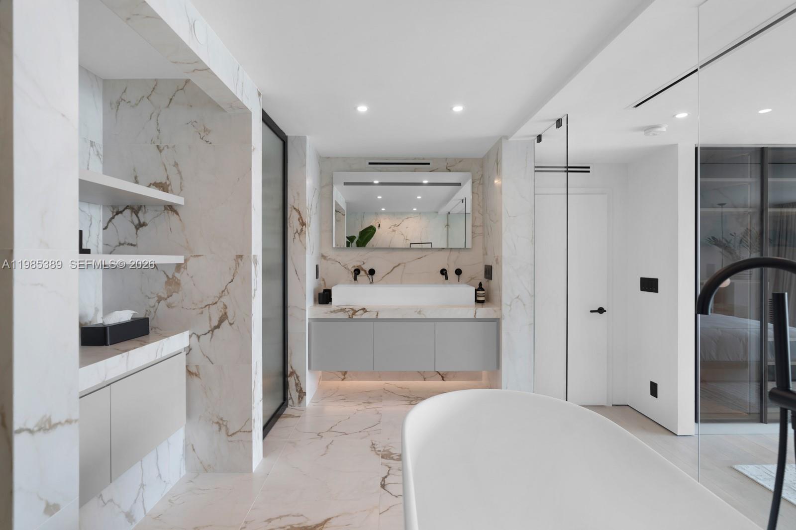 THE FLORIDIAN CONDO - Residential Lease