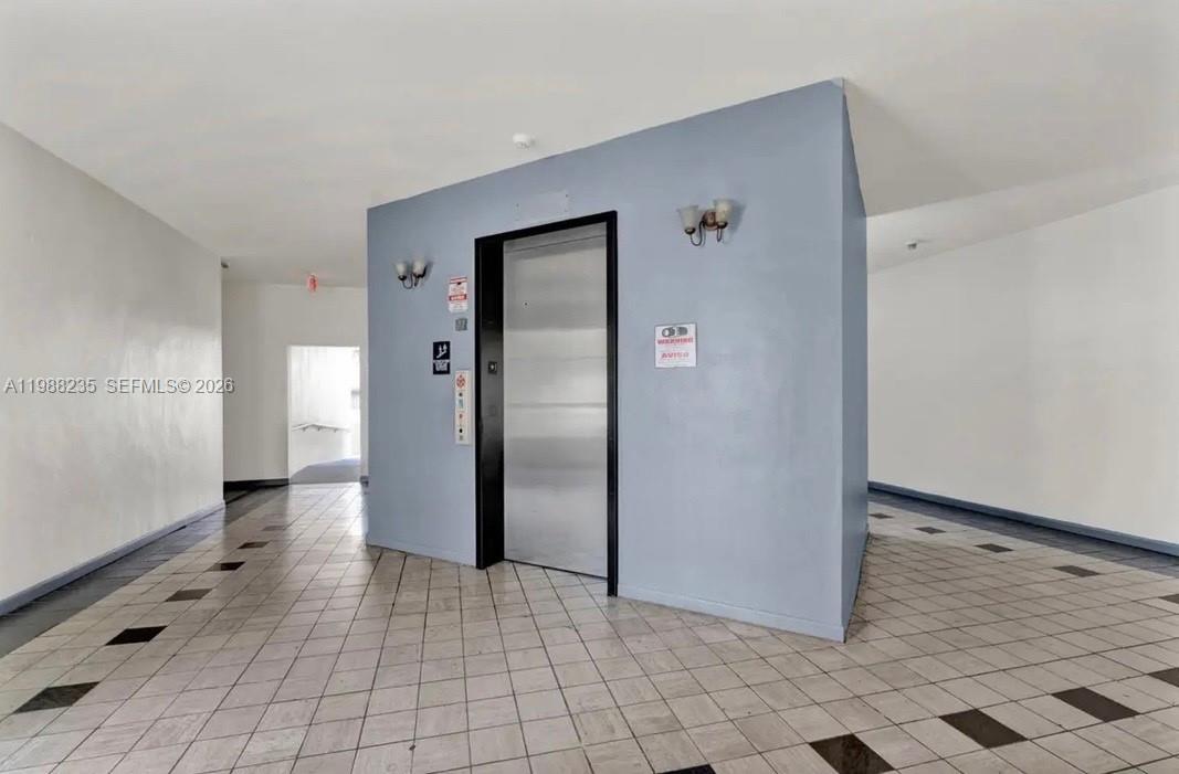 ROYAL PALMS CONDO - Residential