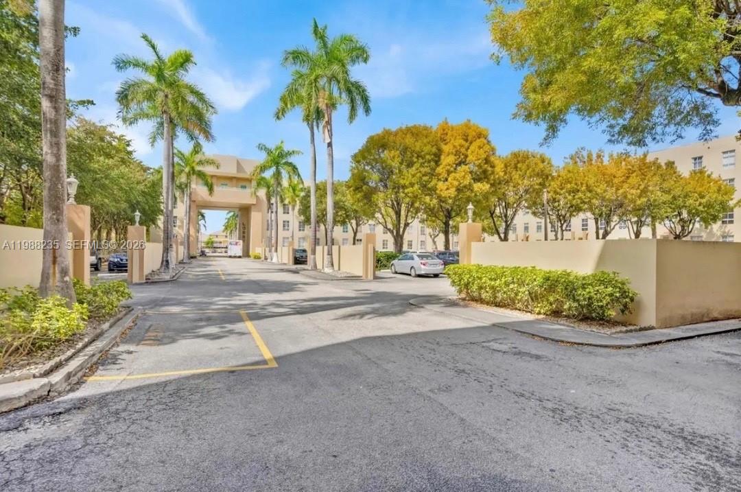 ROYAL PALMS CONDO - Residential