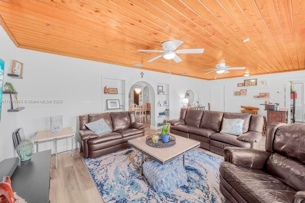PALM SPRINGS LAKES 3RD AD - Residential