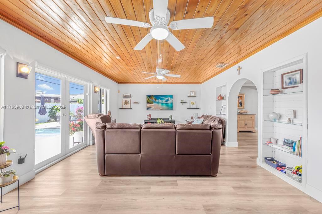 PALM SPRINGS LAKES 3RD AD - Residential