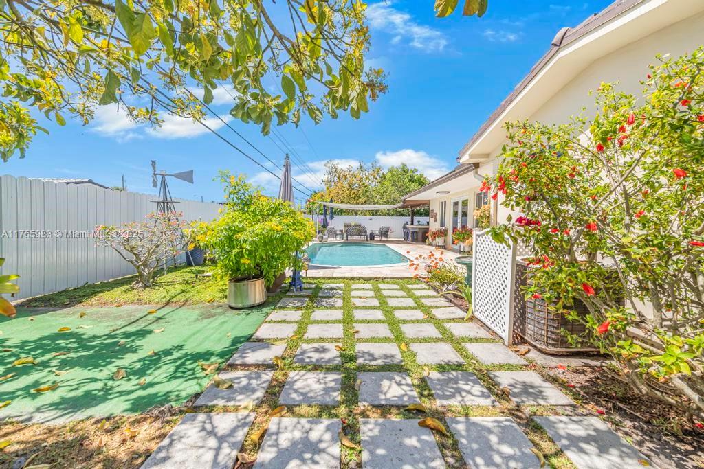 PALM SPRINGS LAKES 3RD AD - Residential