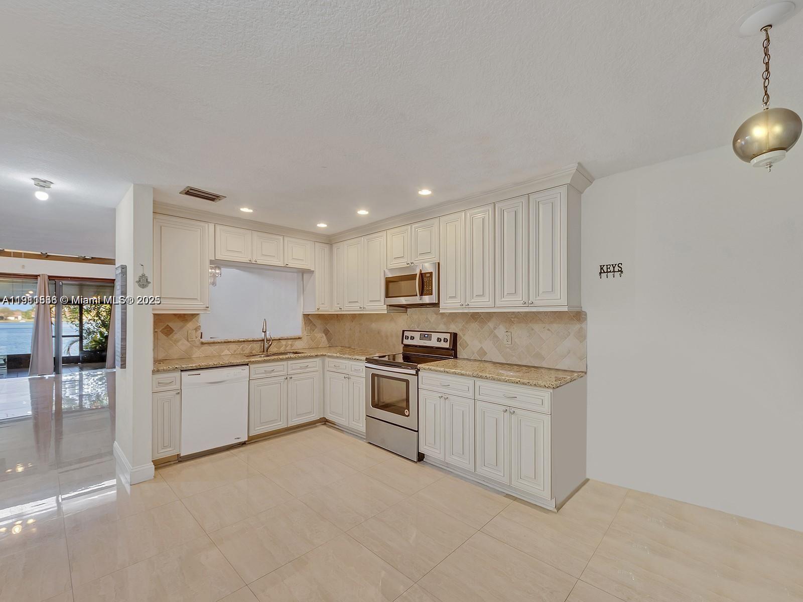 TWIN LAKE GARDENS - Residential Lease