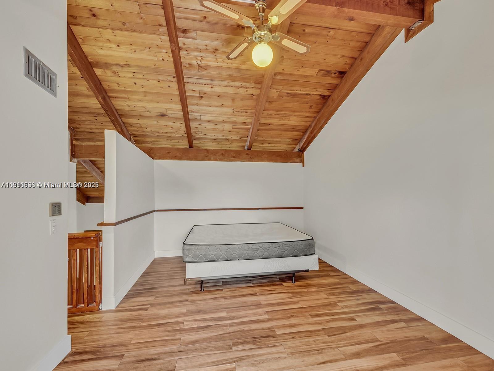 TWIN LAKE GARDENS - Residential Lease