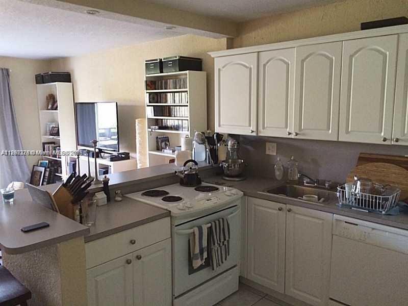 DADELAND CAPRI CONDO - Residential Lease