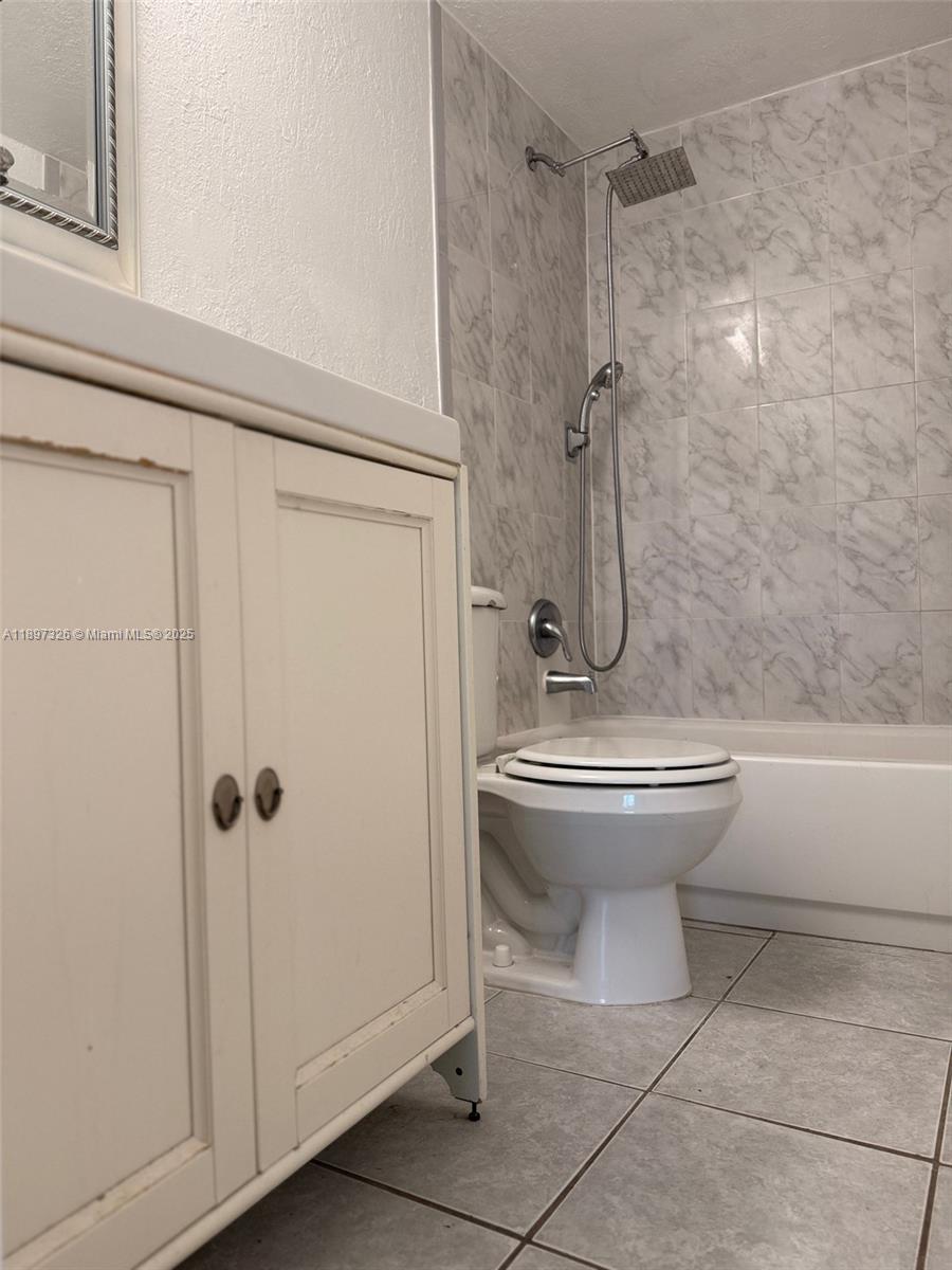 DADELAND CAPRI CONDO - Residential Lease