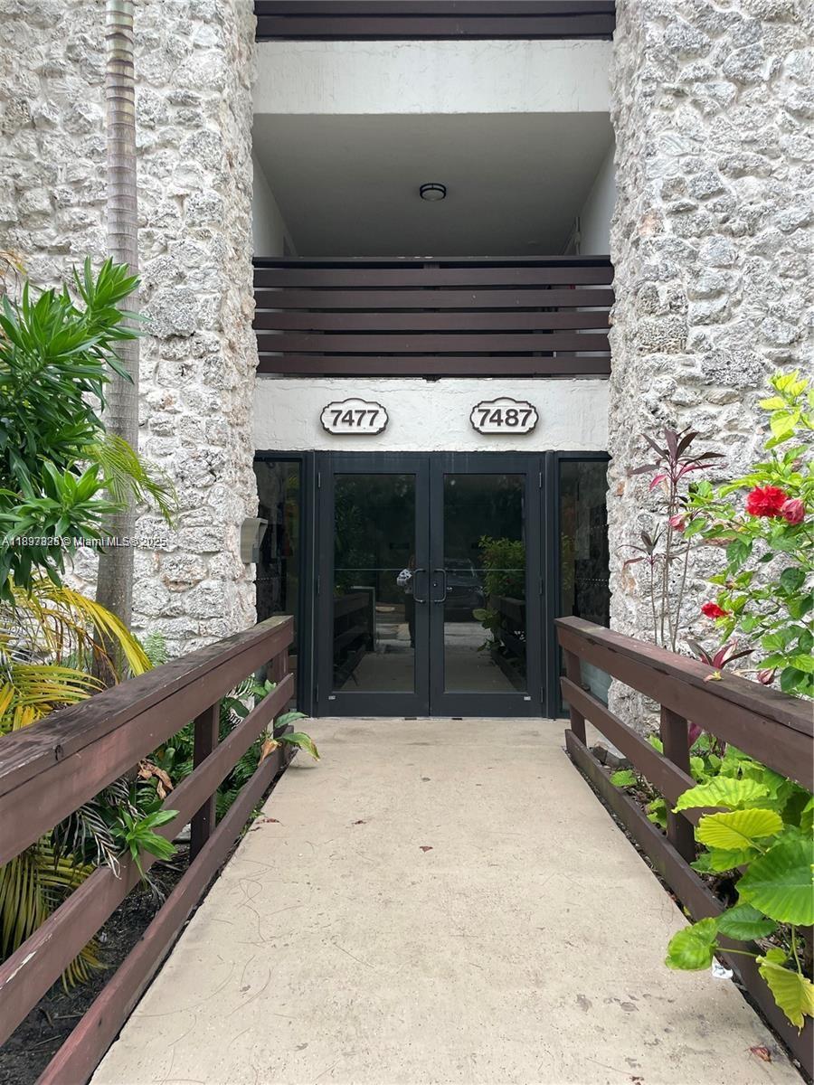 DADELAND CAPRI CONDO - Residential Lease