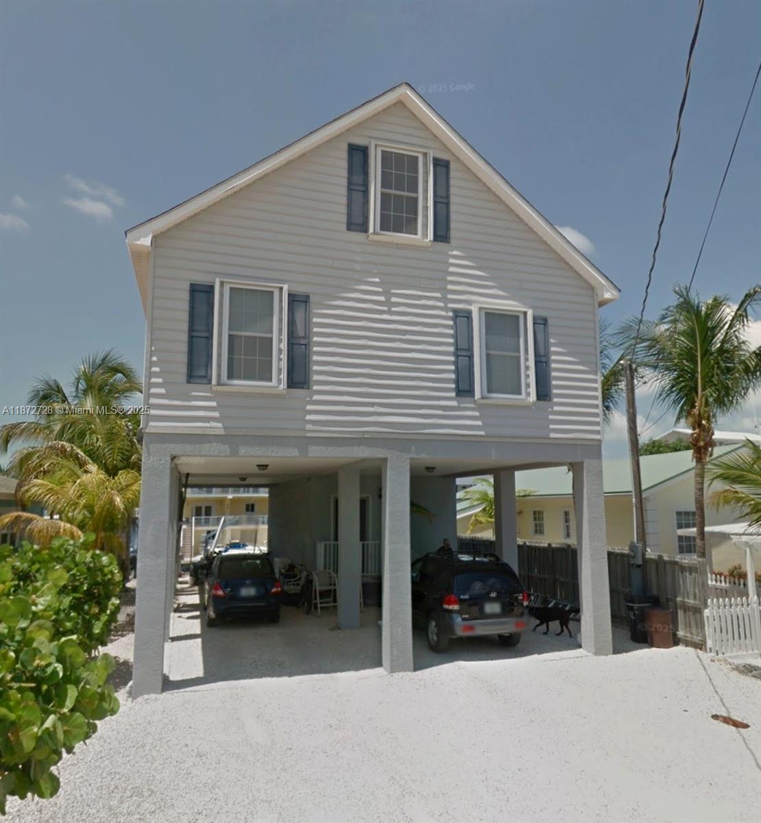 Welcome to Your Dream Home in Tavernier! Imagine waking up to stunning sunset views every evening from your beautiful, remodeled canal-side sanctuary! This 3-bedroom, 3-bath single-family home offers the comfort, style, and outdoor living. Step outside onto your balcony and covered terrace, where you can enjoy unforgettable sunsets and relax in your outdoor kitchen and barbecue area This home features a private elevator and stairs, making life easier after a day at the beach or shopping trip. Plus, you're just down the road from Harry Harris Park, with access to the beach, boat ramp, and playground
Whether you're seeking a yearly rental or a seasonal getaway, this home offers the ultimate Florida lifestyle. Don't miss out on this incredible opportunity to live where others vacation!