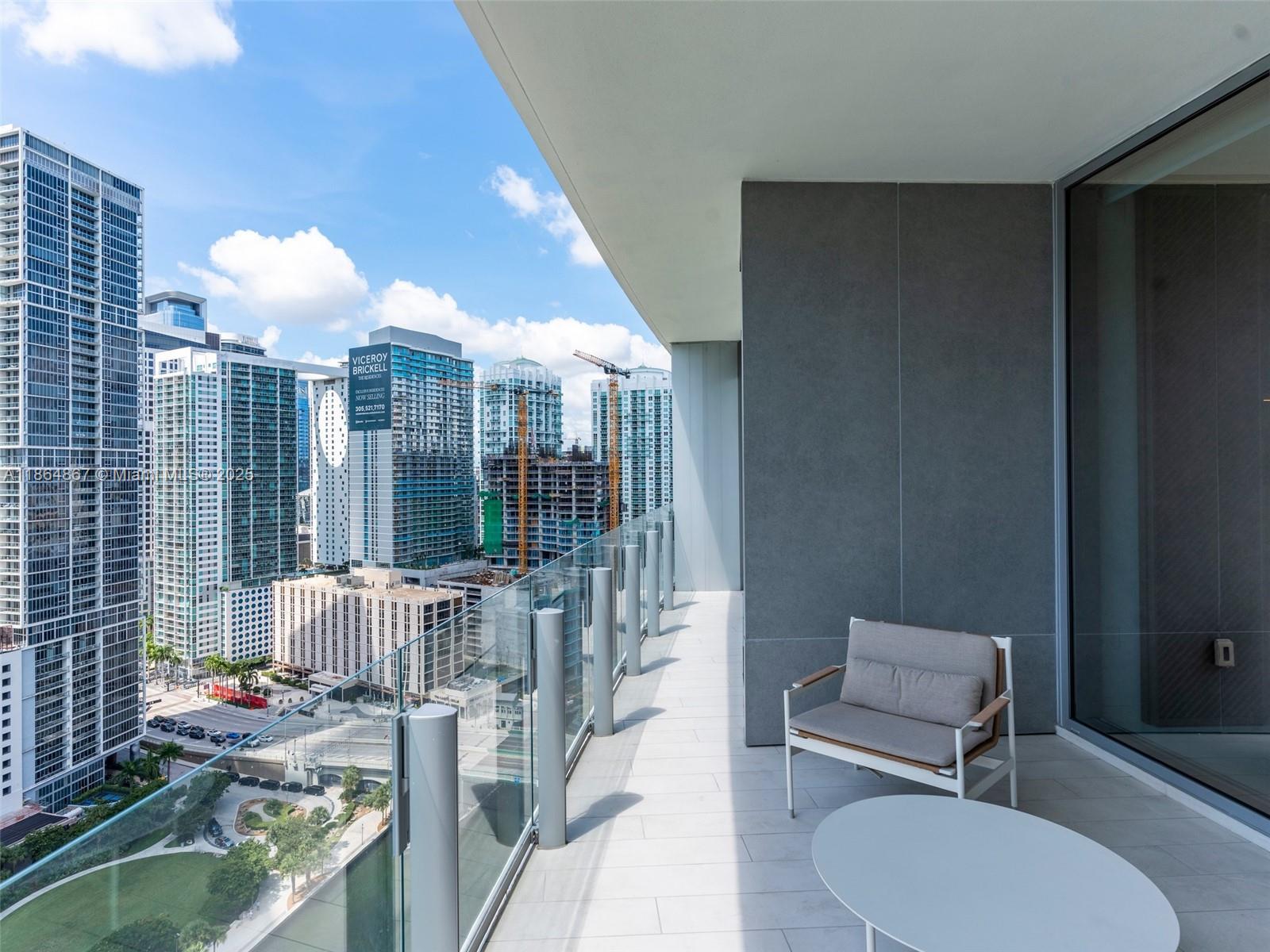 ASTON MARTIN RESIDENCES - Residential