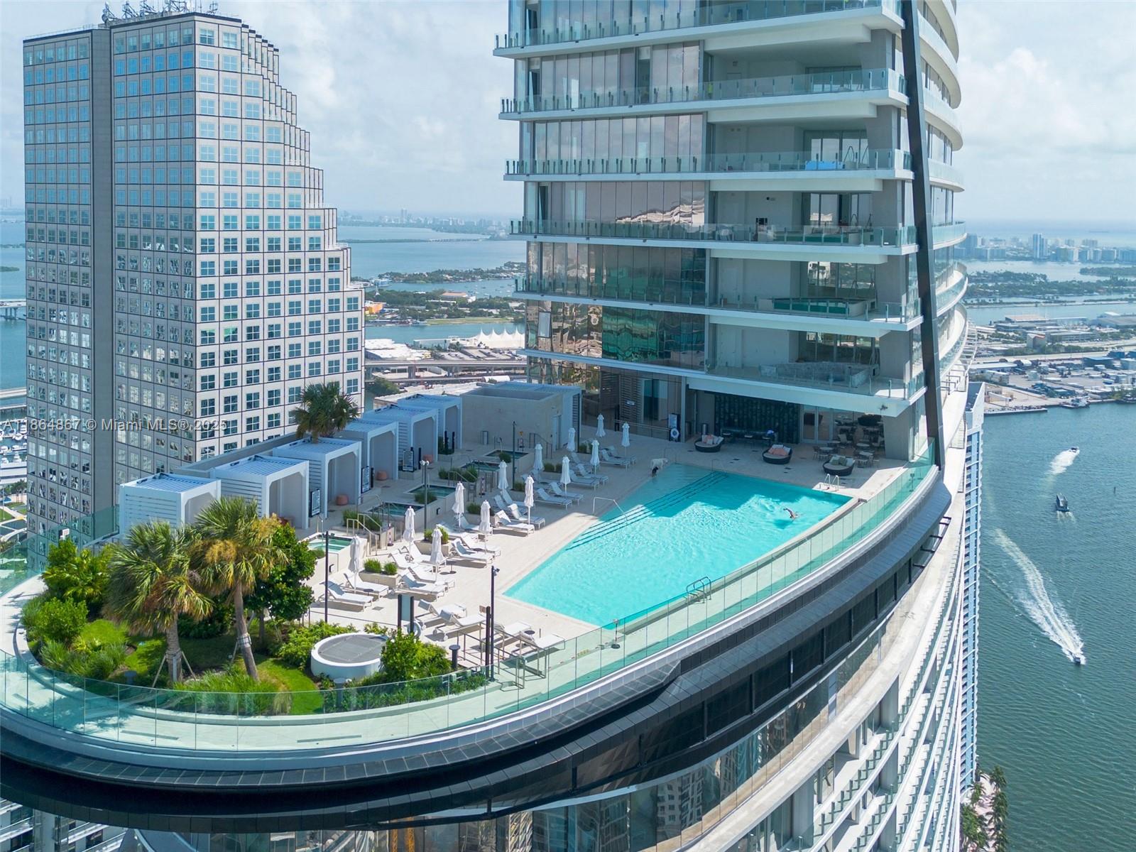 ASTON MARTIN RESIDENCES - Residential