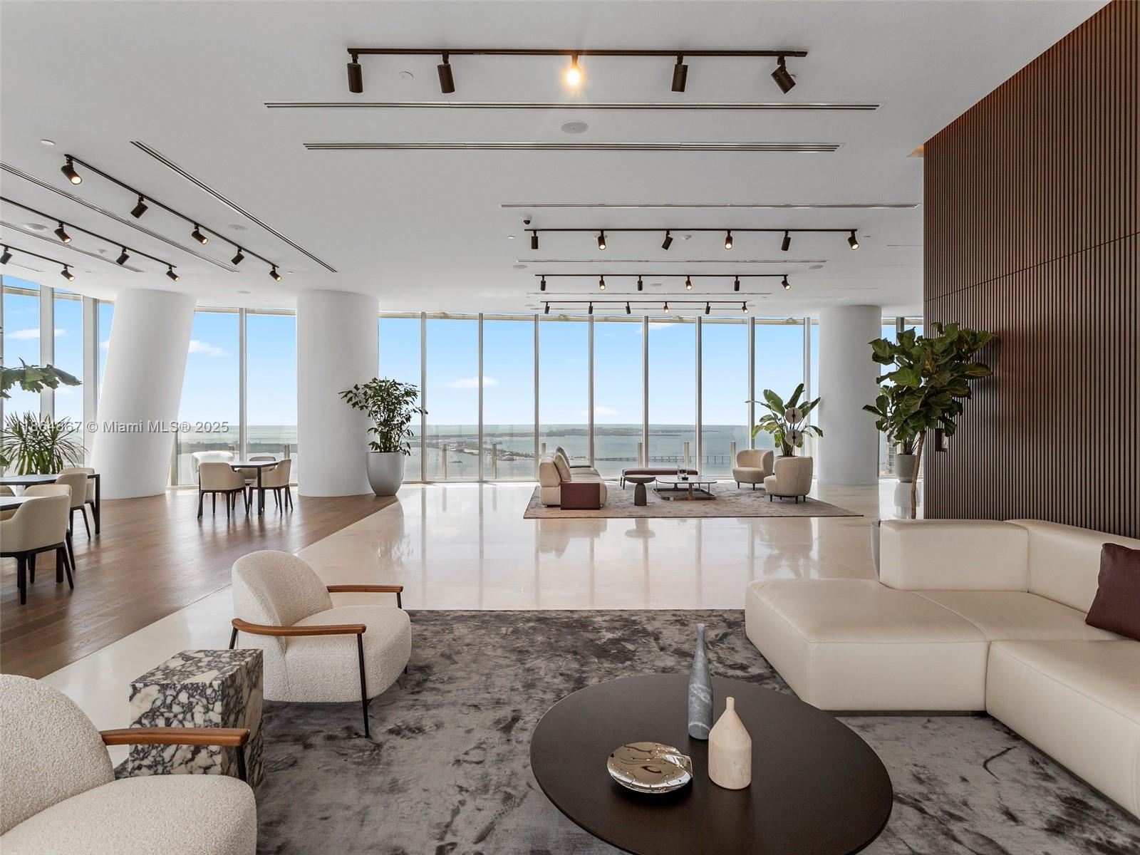 ASTON MARTIN RESIDENCES - Residential