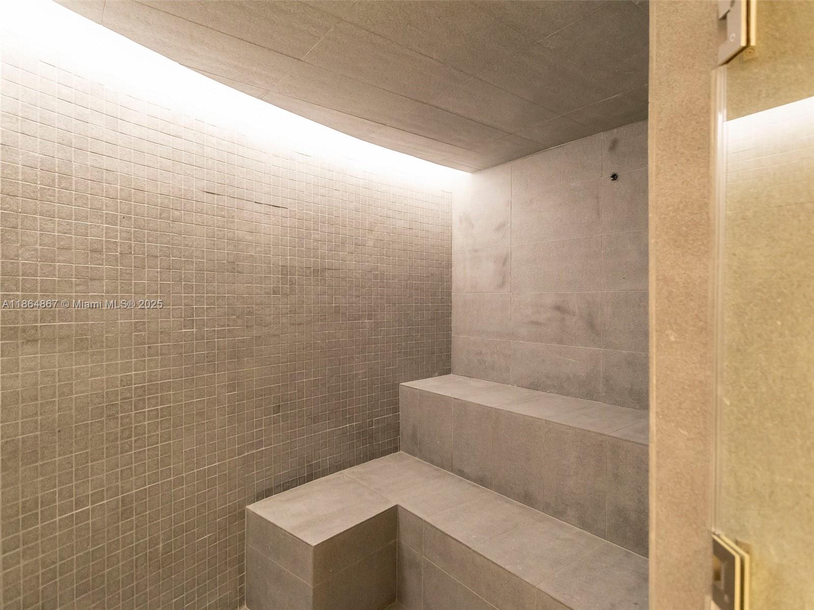 ASTON MARTIN RESIDENCES - Residential