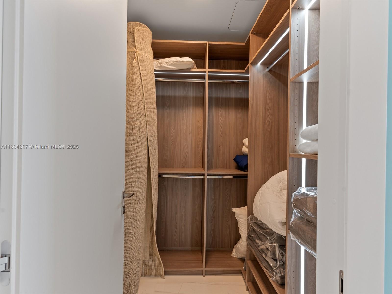 ASTON MARTIN RESIDENCES - Residential