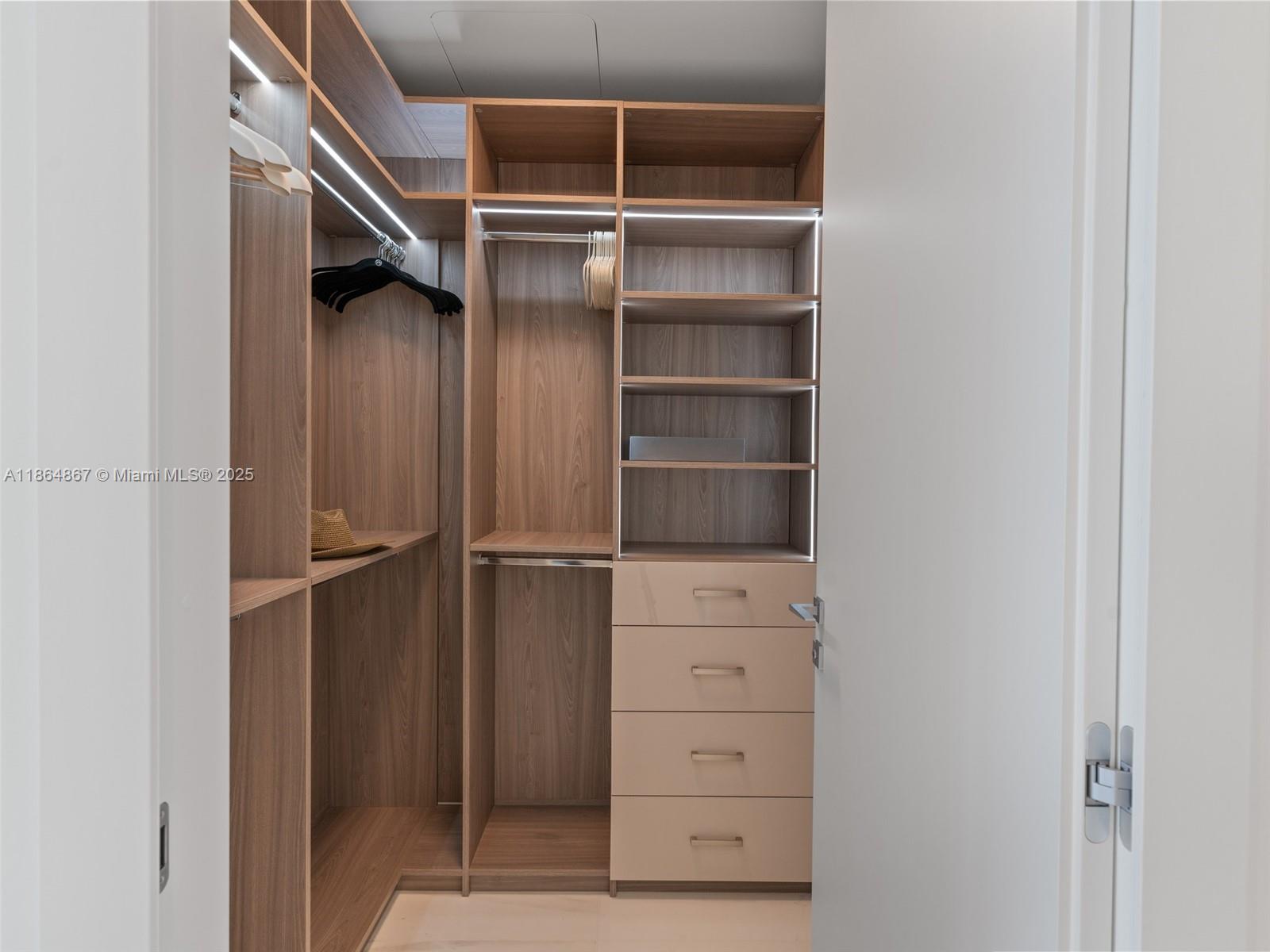 ASTON MARTIN RESIDENCES - Residential