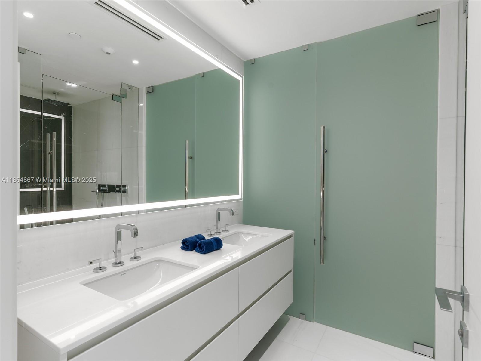 ASTON MARTIN RESIDENCES - Residential