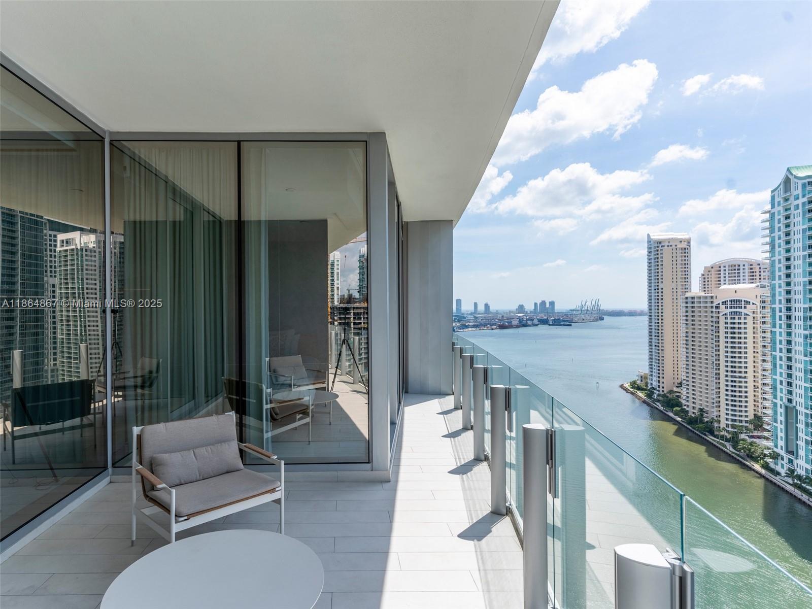 ASTON MARTIN RESIDENCES - Residential