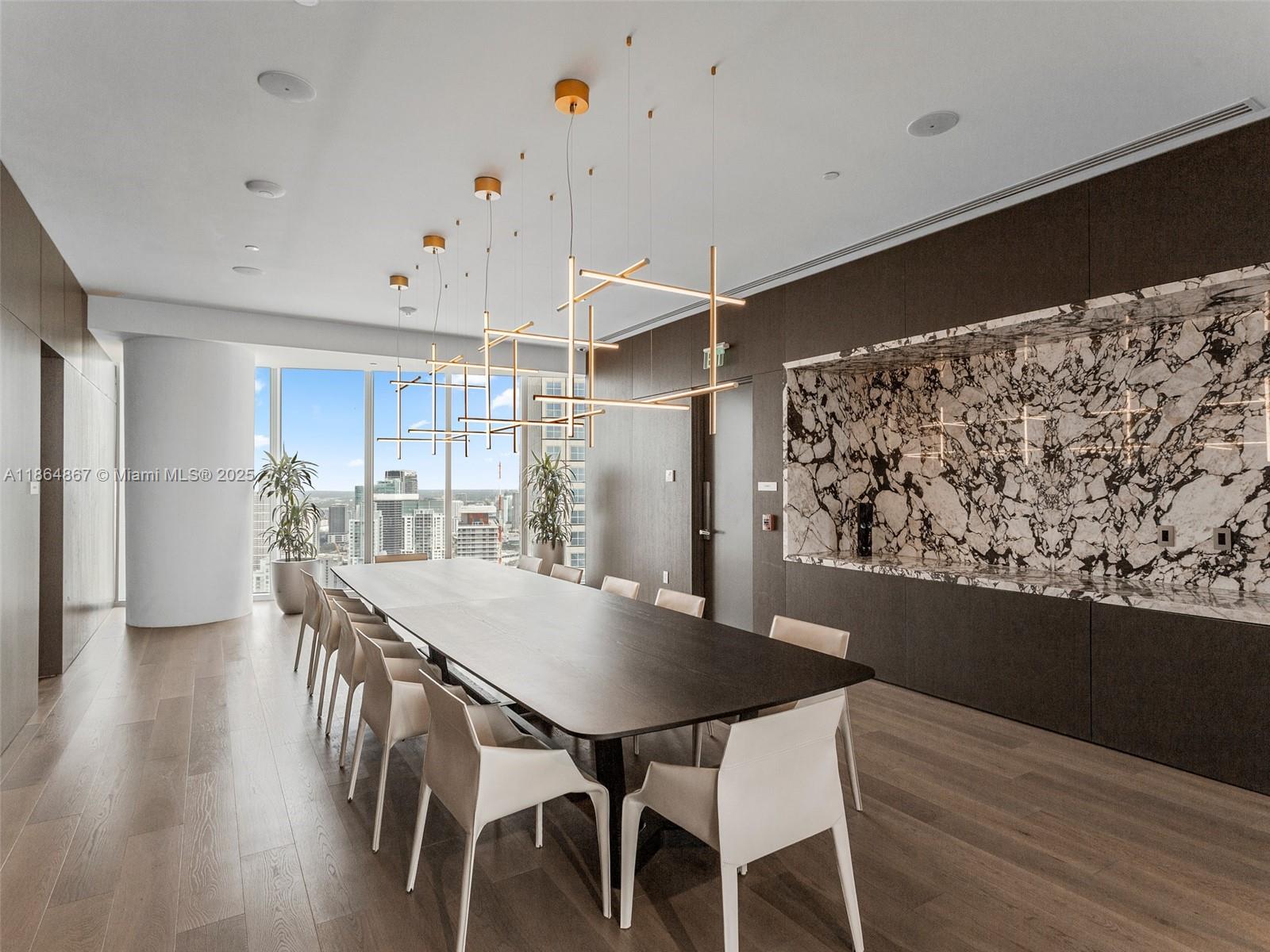 ASTON MARTIN RESIDENCES - Residential