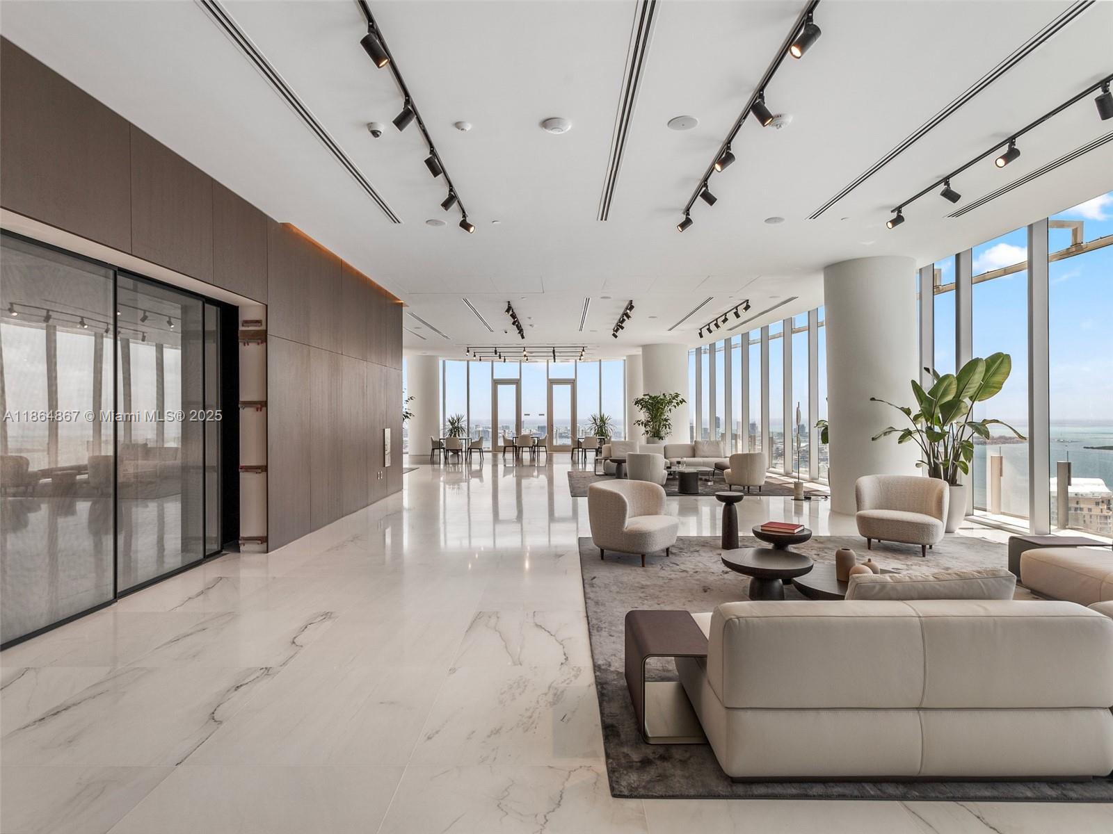 ASTON MARTIN RESIDENCES - Residential