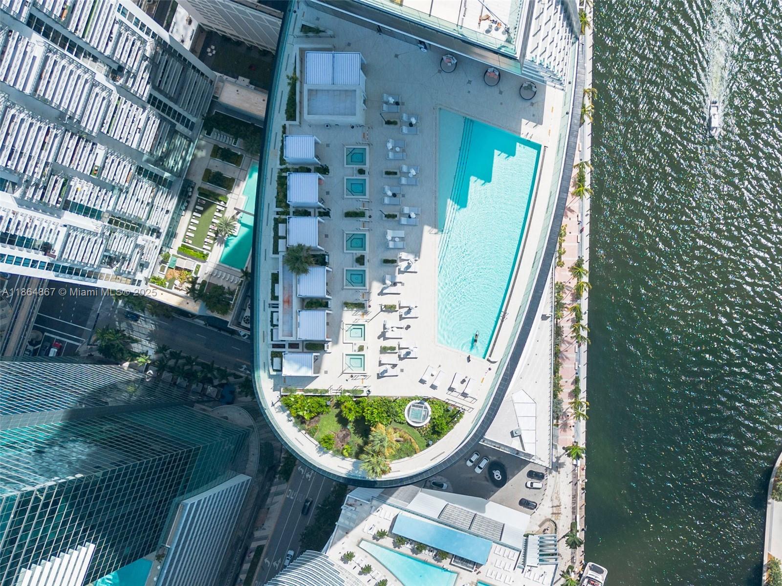 ASTON MARTIN RESIDENCES - Residential