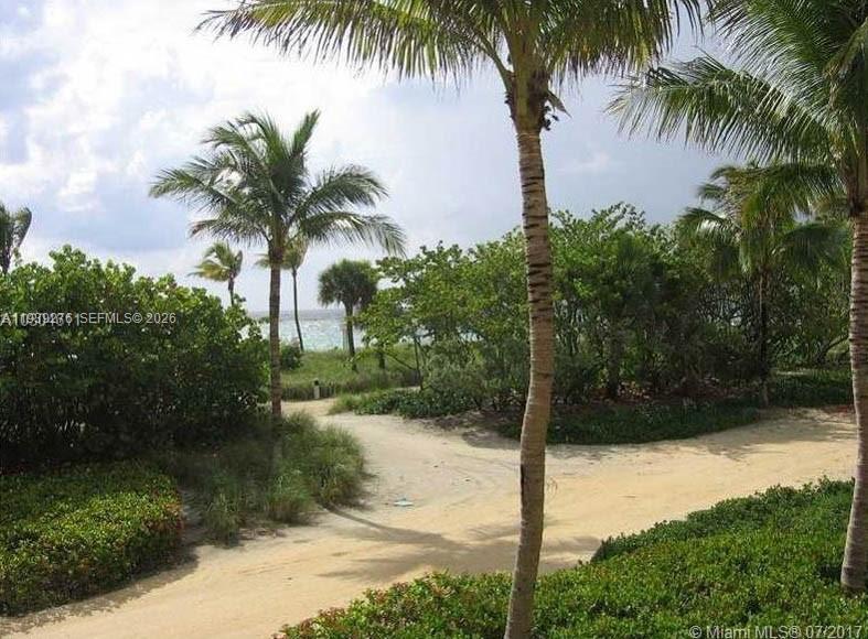 10185 Collins Ave 318