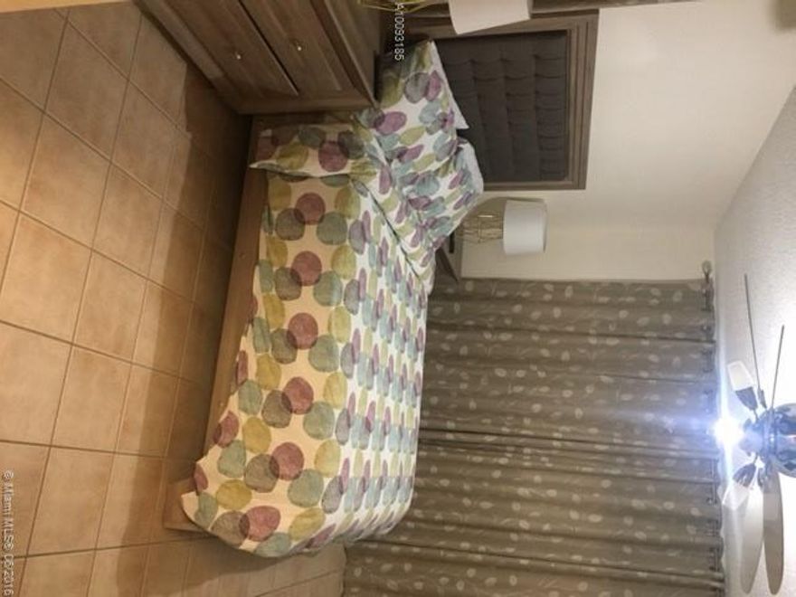 Freshly painted 2/2 with den/office. 1st floor unit, tiled throughout with full size washer and dryer.
PLEASE TEXT LISTING AGENT FOR SHOWING INSTRUCTIONS.