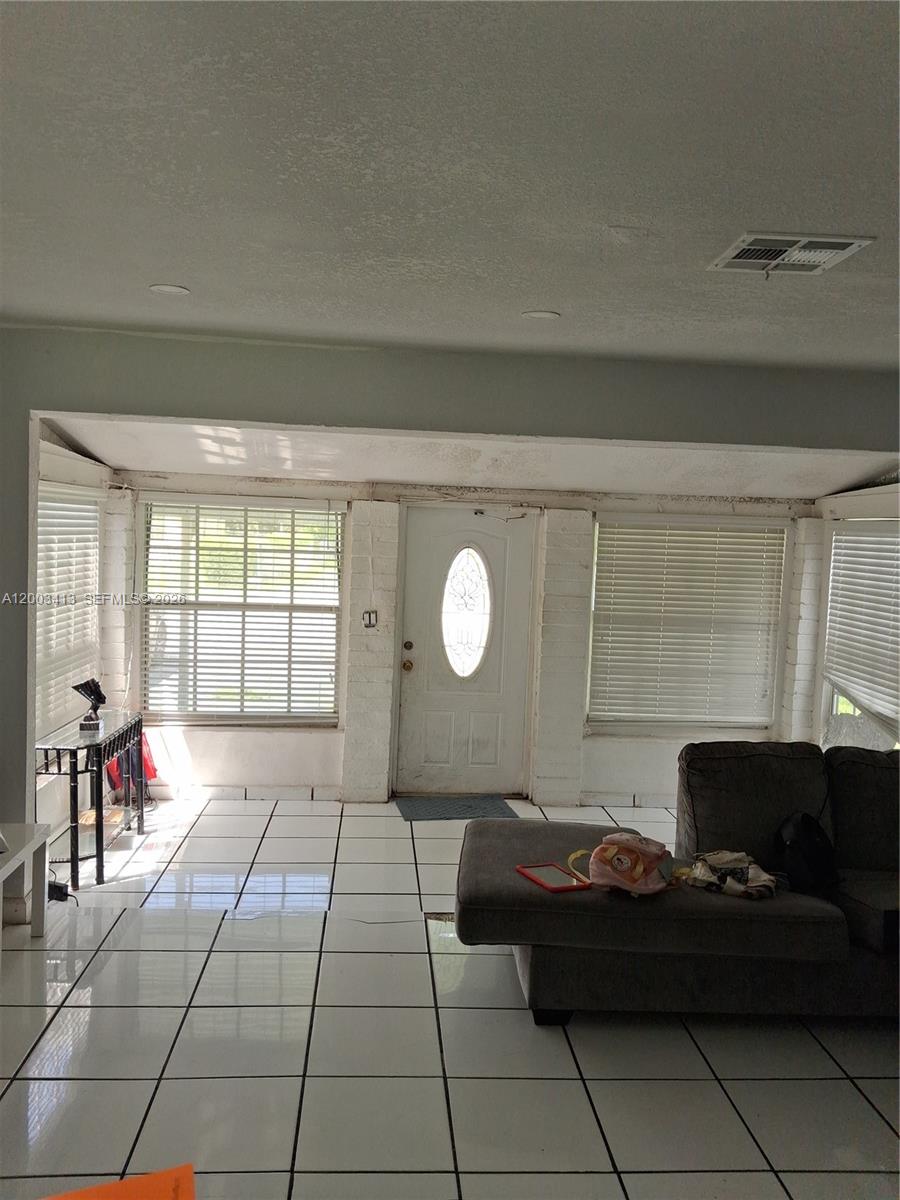 MIAMI PARK SEC 1 - Residential