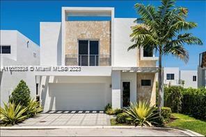 Beautiful and modern single family home in the heart of Doral, 5 bedrooms, 4 1/2 bathrooms with the big club house that include pool, sauna, jacuzzi, gym, pay area and more.