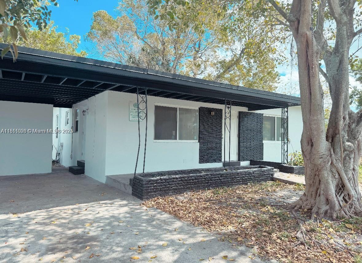 106 Nw 28th Ter, Fort Lauderdale, Broward County, Florida - 3 Bedrooms  
1 Bathrooms - 