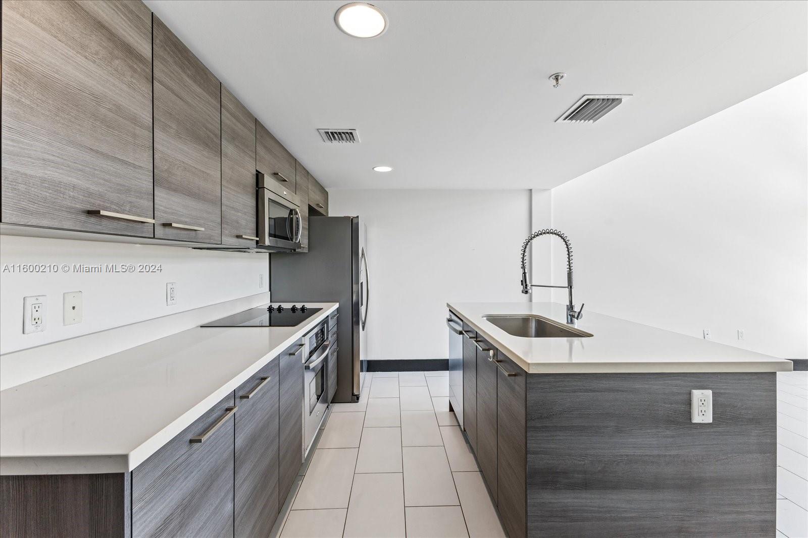 MERIDIAN 5 CONDO - Residential