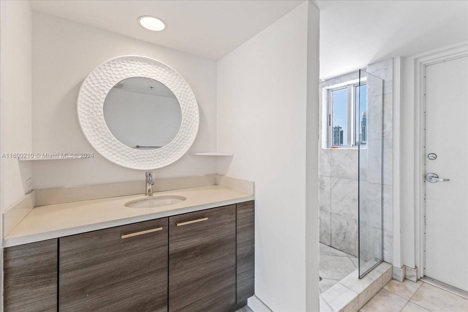 MERIDIAN 5 CONDO - Residential