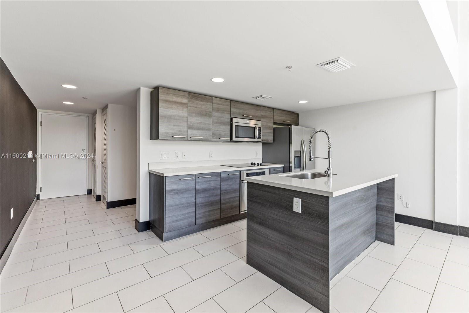 MERIDIAN 5 CONDO - Residential