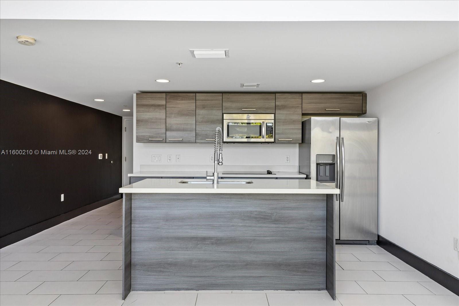 MERIDIAN 5 CONDO - Residential