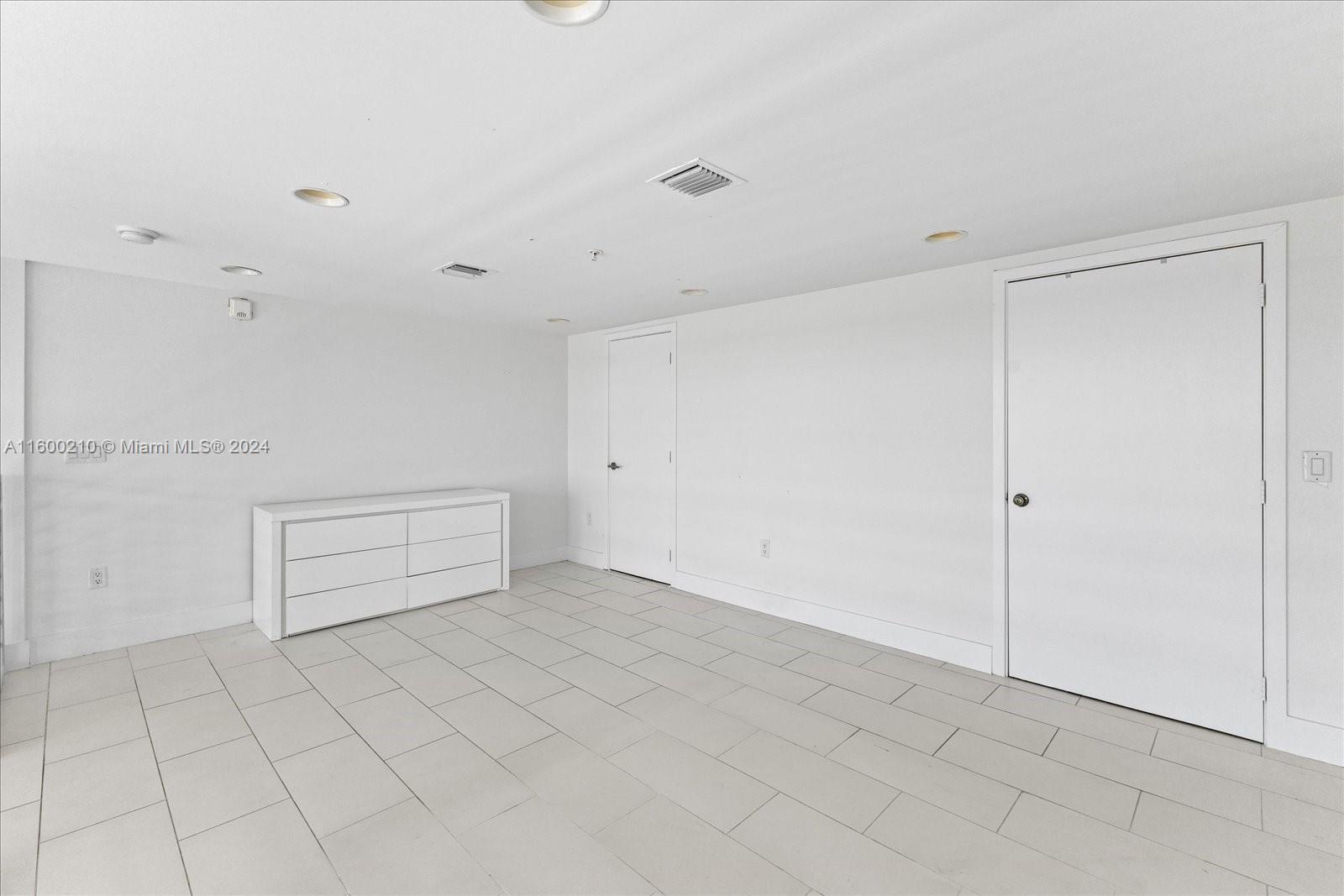 MERIDIAN 5 CONDO - Residential